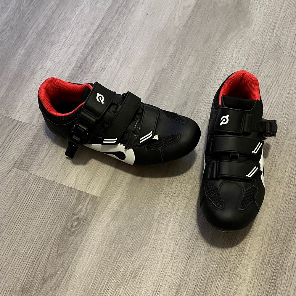 Peloton Bike  cyckling Adjustable shoes Black Sneakers with Red Highlights